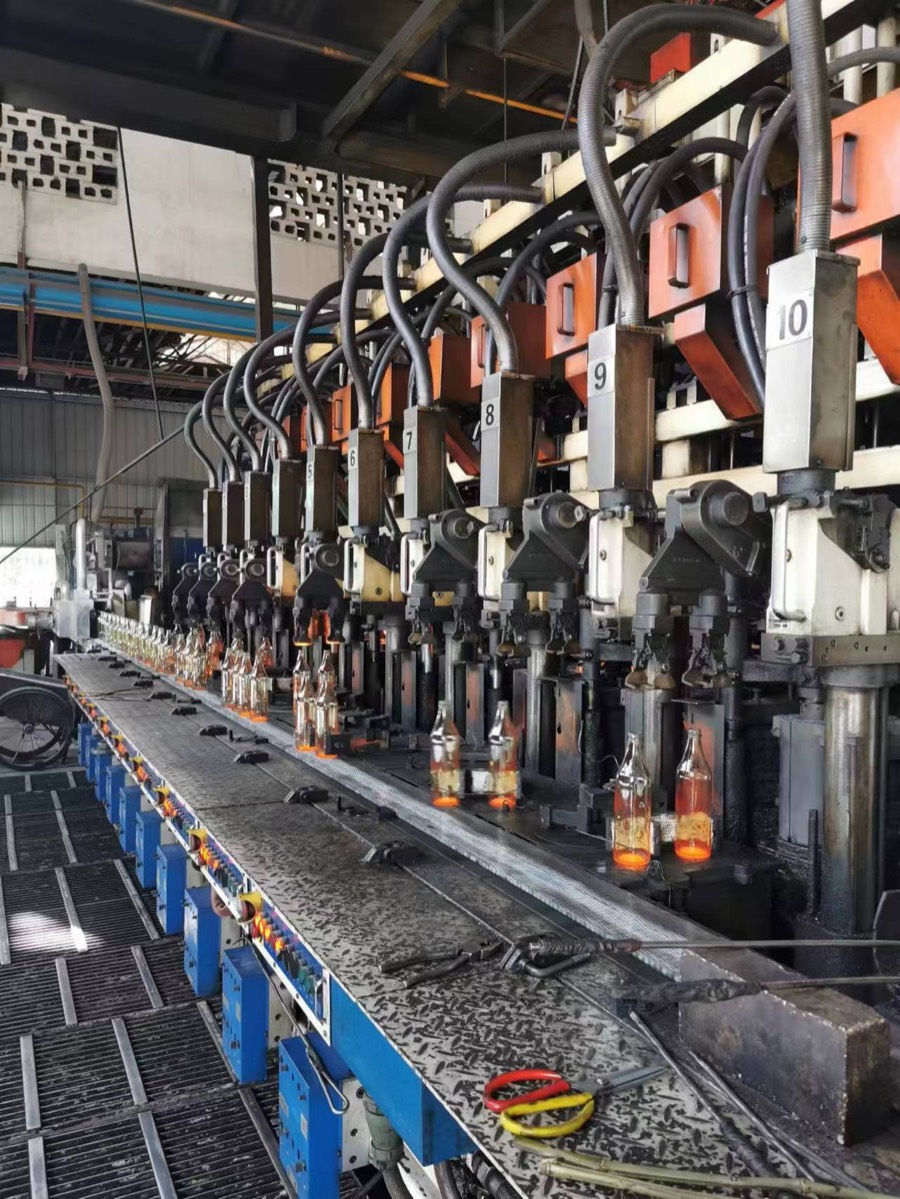 NNPB production line forming clear glass bottles at the Zaozhuang factory